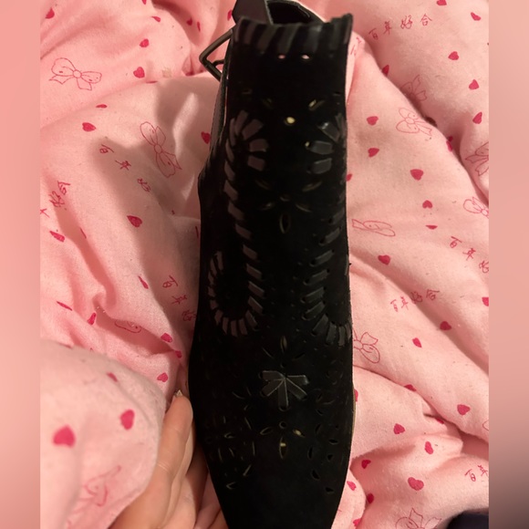 IVANKA TRUMP HEELS - Picture 5 of 8